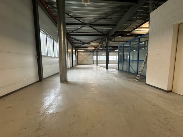 Helle Gewerbefläche im 1. OG an der Sagmattstrasse 13 9