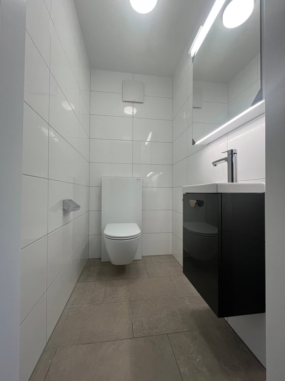 Was will man mehr? Neu renovierte 4.5 Zimmer-Wohnung! 6