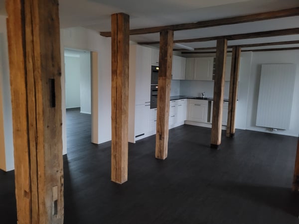 Lichtdurchflutete 3.5 Zimmerwohnung mit charmanten Sichtbalken 8