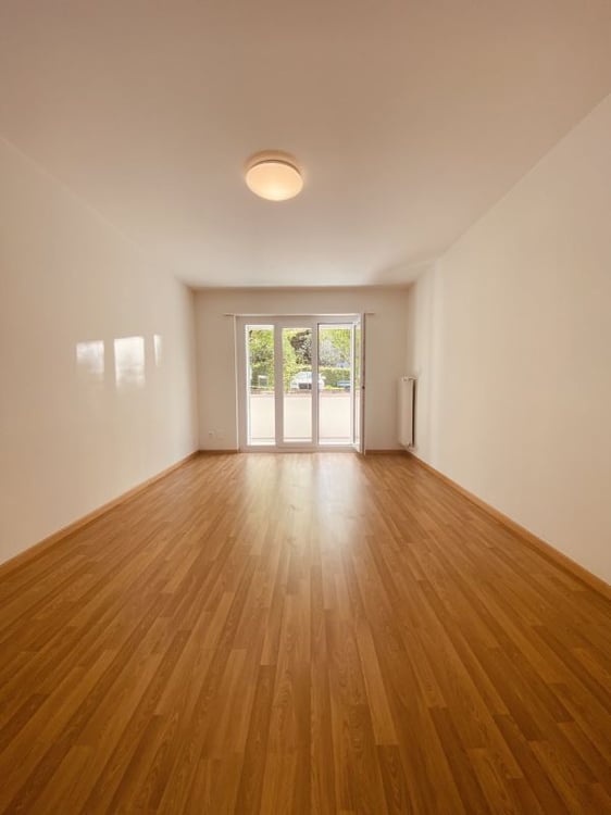 Zweitbezug 1 OG links W-2001, 1.5-Zimmer mit Balkon 5