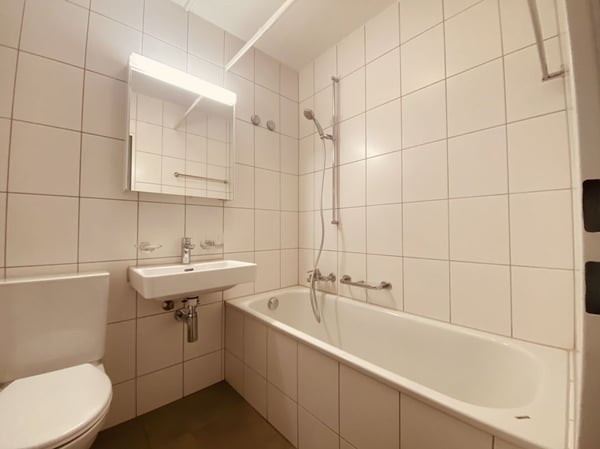 Zweitbezug 1 OG links W-2001, 1.5-Zimmer mit Balkon 3