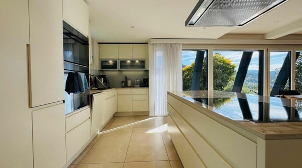 Luxuriöses 1.5-Zimmer-Einfamilienhaus mit Pool, Garten & Doppelgarage 6