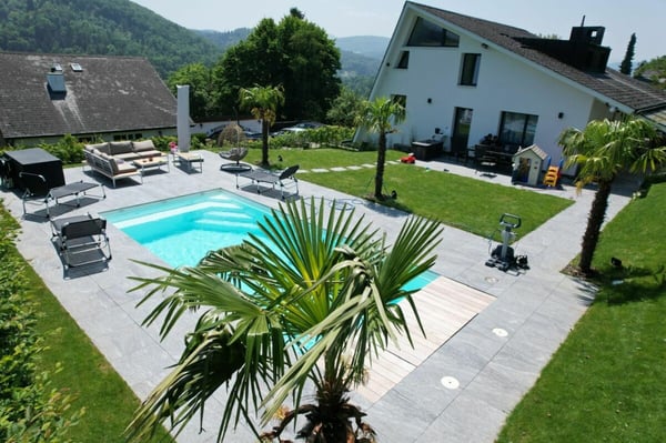 Luxuriöses 1.5-Zimmer-Einfamilienhaus mit Pool, Garten & Doppelgarage 22