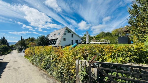 Luxuriöses 1.5-Zimmer-Einfamilienhaus mit Pool, Garten & Doppelgarage 26