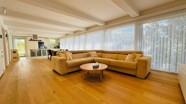 Luxuriöses 1.5-Zimmer-Einfamilienhaus mit Pool, Garten & Doppelgarage 4