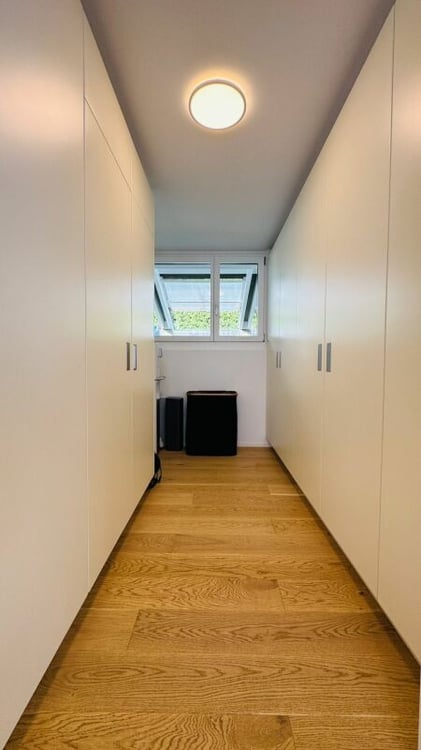 Luxuriöses 1.5-Zimmer-Einfamilienhaus mit Pool, Garten & Doppelgarage 12