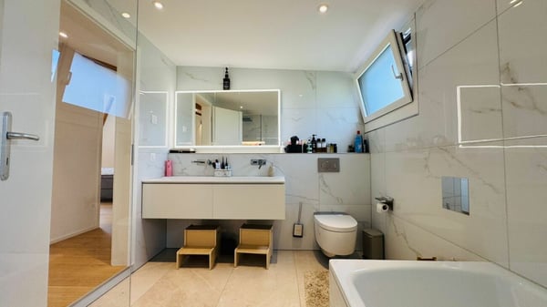 Luxuriöses 1.5-Zimmer-Einfamilienhaus mit Pool, Garten & Doppelgarage 8