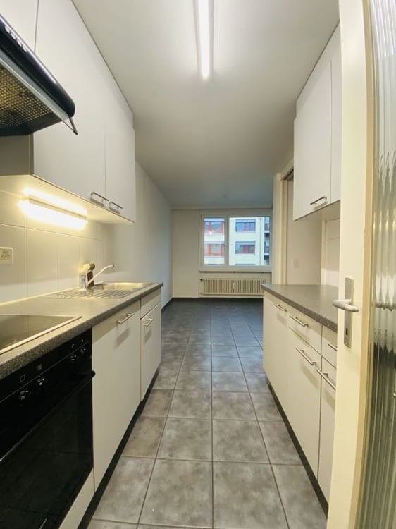 Teilsanierte 1.5-Zi.-Wohnung mit 2 Balkonen, Lift und Keller 6