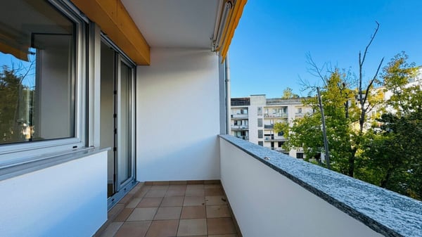 Gepflegte 1.5-Zi.-Wohnung mit Terrasse, Keller & 1 EHP 12