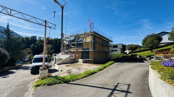 Hochqualitatives 1.5-Zi. EFH - Garten mit Weitsicht, Carport + PP, 3 Nasszellen 1