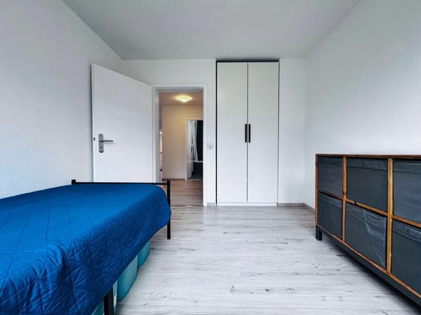 Modernisierte 1.5-Zimmer-Wohnung mit Balkon & grosser Garagenbox an optimaler Lage 12