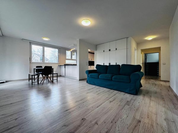 Modernisierte 1.5-Zimmer-Wohnung mit Balkon & grosser Garagenbox an optimaler Lage 2