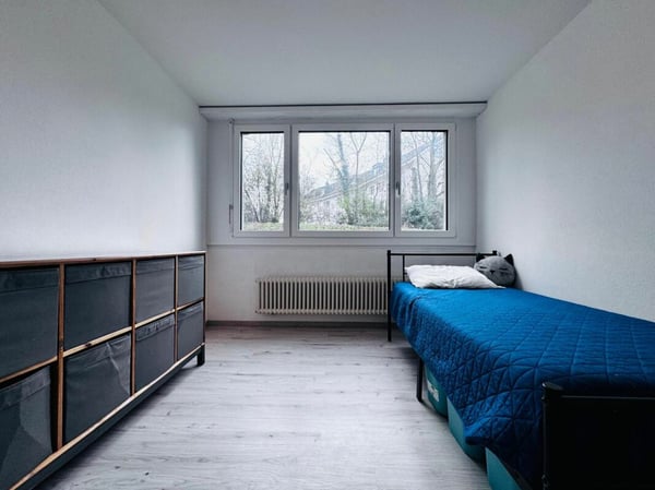 Modernisierte 1.5-Zimmer-Wohnung mit Balkon & grosser Garagenbox an optimaler Lage 13