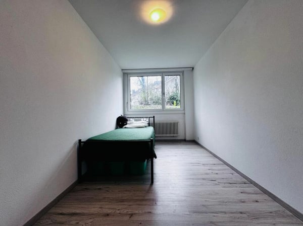 Modernisierte 1.5-Zimmer-Wohnung mit Balkon & grosser Garagenbox an optimaler Lage 14