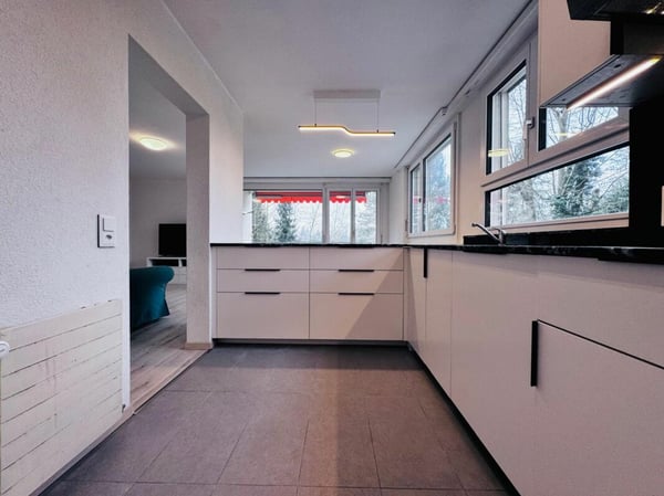 Modernisierte 1.5-Zimmer-Wohnung mit Balkon & grosser Garagenbox an optimaler Lage 8