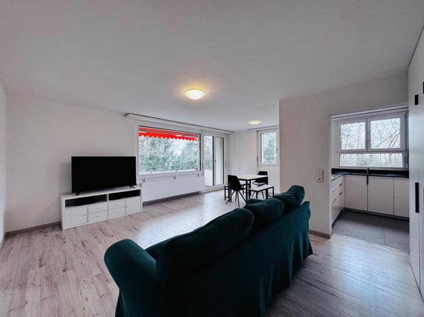 Modernisierte 1.5-Zimmer-Wohnung mit Balkon & grosser Garagenbox an optimaler Lage 6