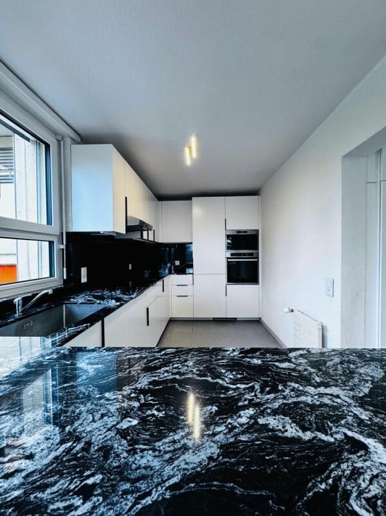 Modernisierte 1.5-Zimmer-Wohnung mit Balkon & grosser Garagenbox an optimaler Lage 9