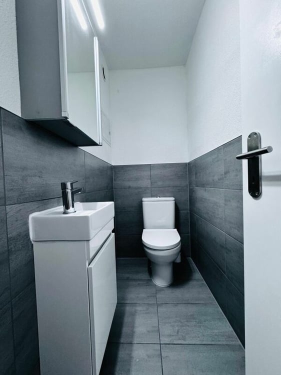 Modernisierte 1.5-Zimmer-Wohnung mit Balkon & grosser Garagenbox an optimaler Lage 16