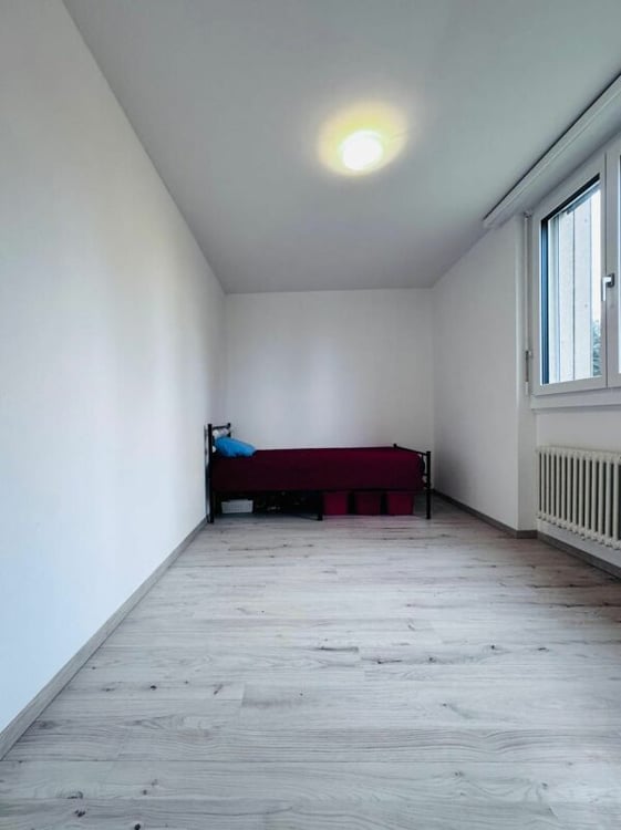 Modernisierte 1.5-Zimmer-Wohnung mit Balkon & grosser Garagenbox an optimaler Lage 15