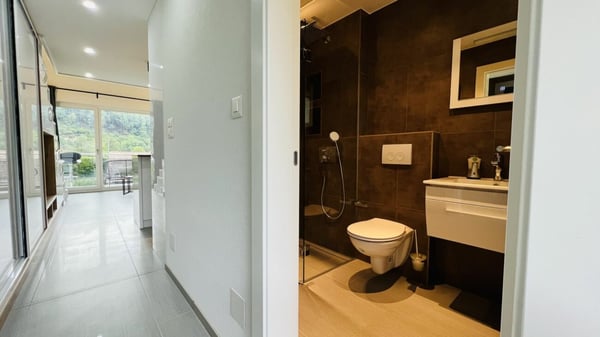 Neubau hochwertiges Top möbliertes Studio mit Klima, Parkplatz, Balkon 3