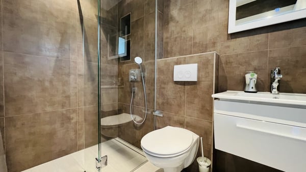 Neubau hochwertiges Top möbliertes Studio mit Klima, Parkplatz, Balkon 5