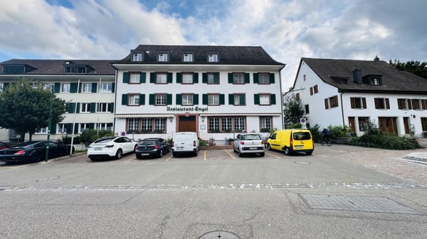 Attraktive Gewerbefläche (über 240 m²) mit Terrasse & 8 Parkplätzen 1