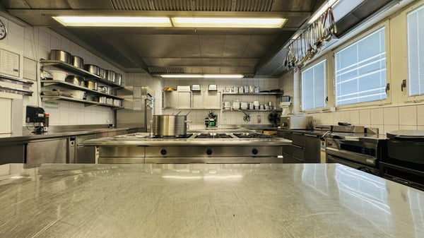 Attraktive Gewerbefläche (über 240 m²) mit Terrasse & 8 Parkplätzen 11