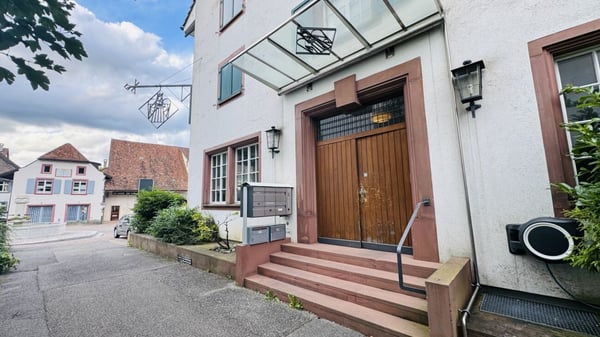 Attraktive Gewerbefläche (über 240 m²) mit Terrasse & 8 Parkplätzen 2