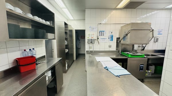 Attraktive Gewerbefläche (über 240 m²) mit Terrasse & 8 Parkplätzen 12