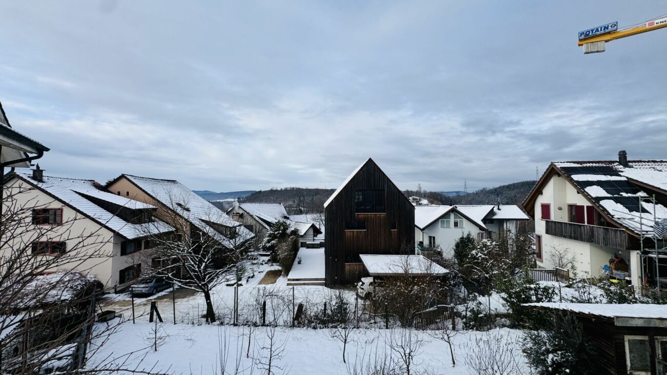 Maison bifamiliale facile d'entretien avec 2 unités de résidence, garage et 4-5 places de parking à Ramlinsburg