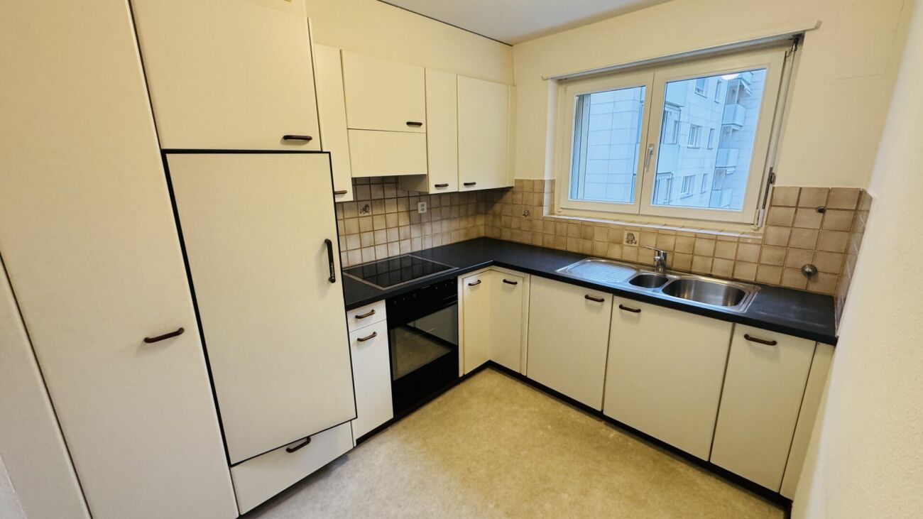 2.5-Zimmer: Balkon, Aussicht, Kellerabteil - per sofort