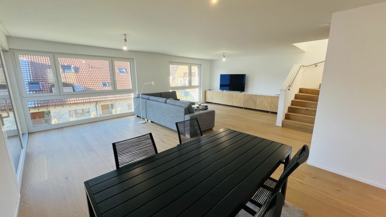Modernes 5.5-Zimmer-Neubau-Einfamilienhaus mit 2 Bädern, Carport, Parkplatz & Garten in Duggingen
