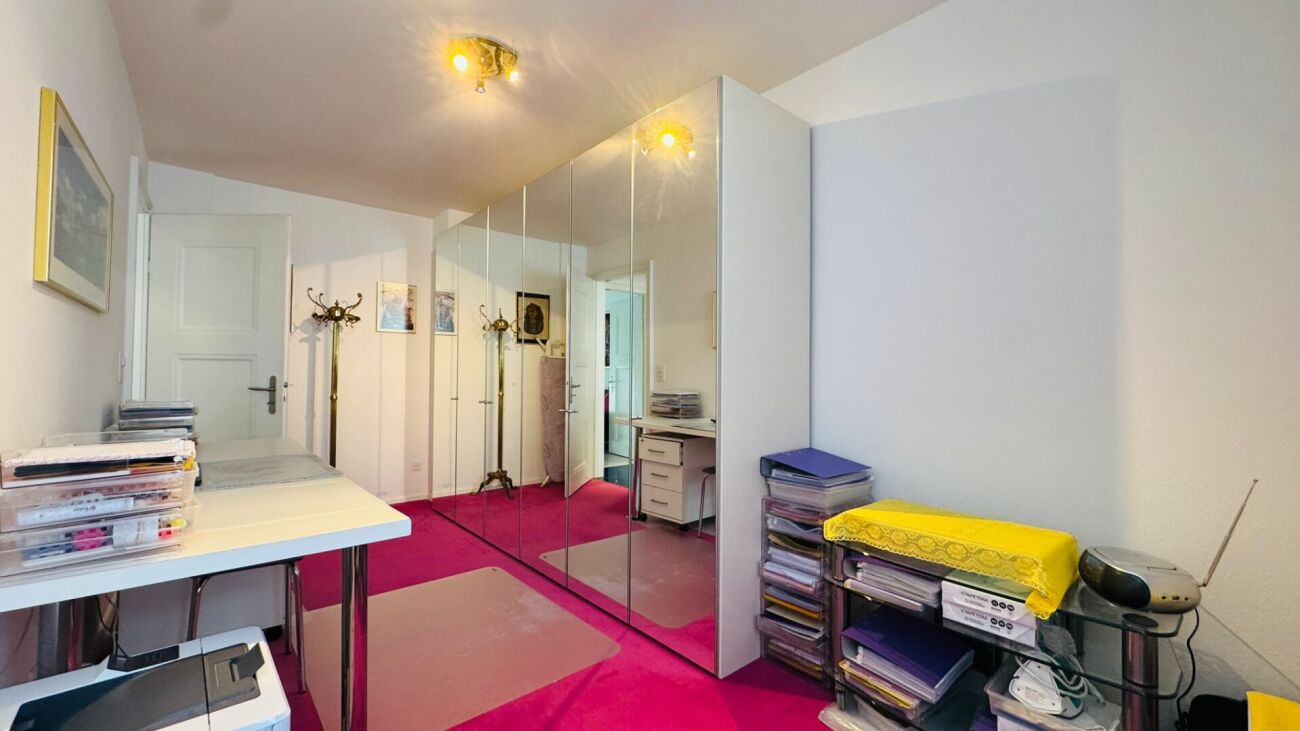 Gepflegte 3.5-Zimmerwohnung in Binningen mit Lift, 12 m² Balkon und eigenem Waschturm
