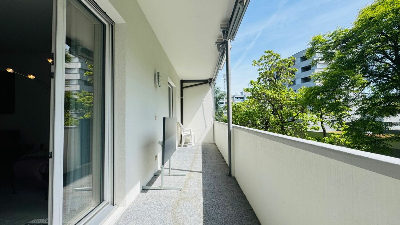 Gepflegte 3.5-Zimmerwohnung in Binningen mit Lift, 12 m² Balkon und eigenem Waschturm