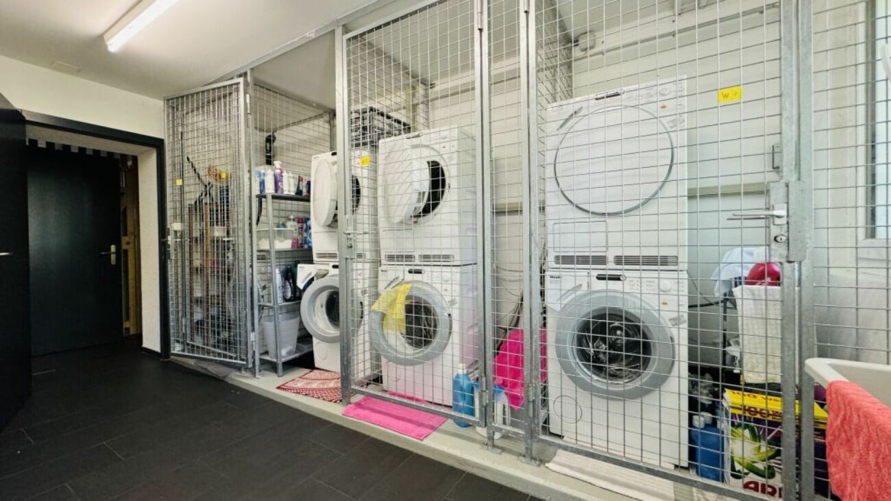 Gepflegte 3.5-Zimmerwohnung in Binningen mit Lift, 12 m² Balkon und eigenem Waschturm