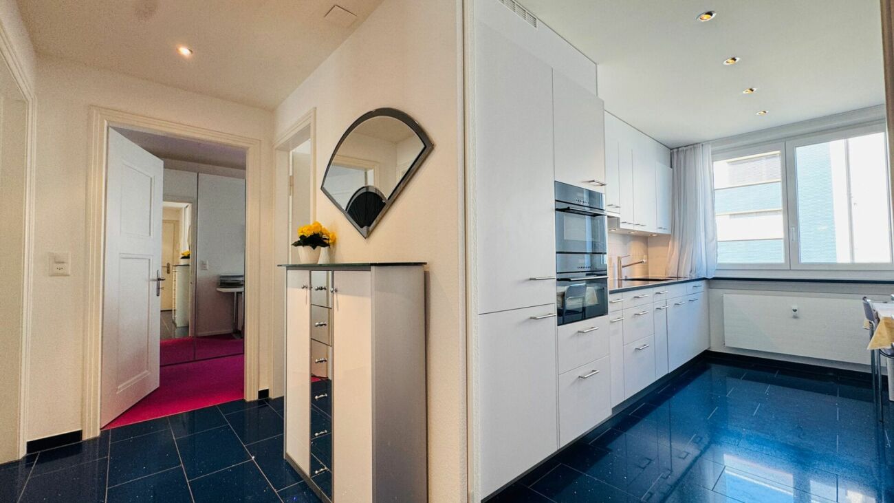 Gepflegte 3.5-Zimmerwohnung in Binningen mit Lift, 12 m² Balkon und eigenem Waschturm