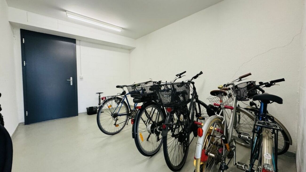 Gepflegte 3.5-Zimmerwohnung in Binningen mit Lift, 12 m² Balkon und eigenem Waschturm