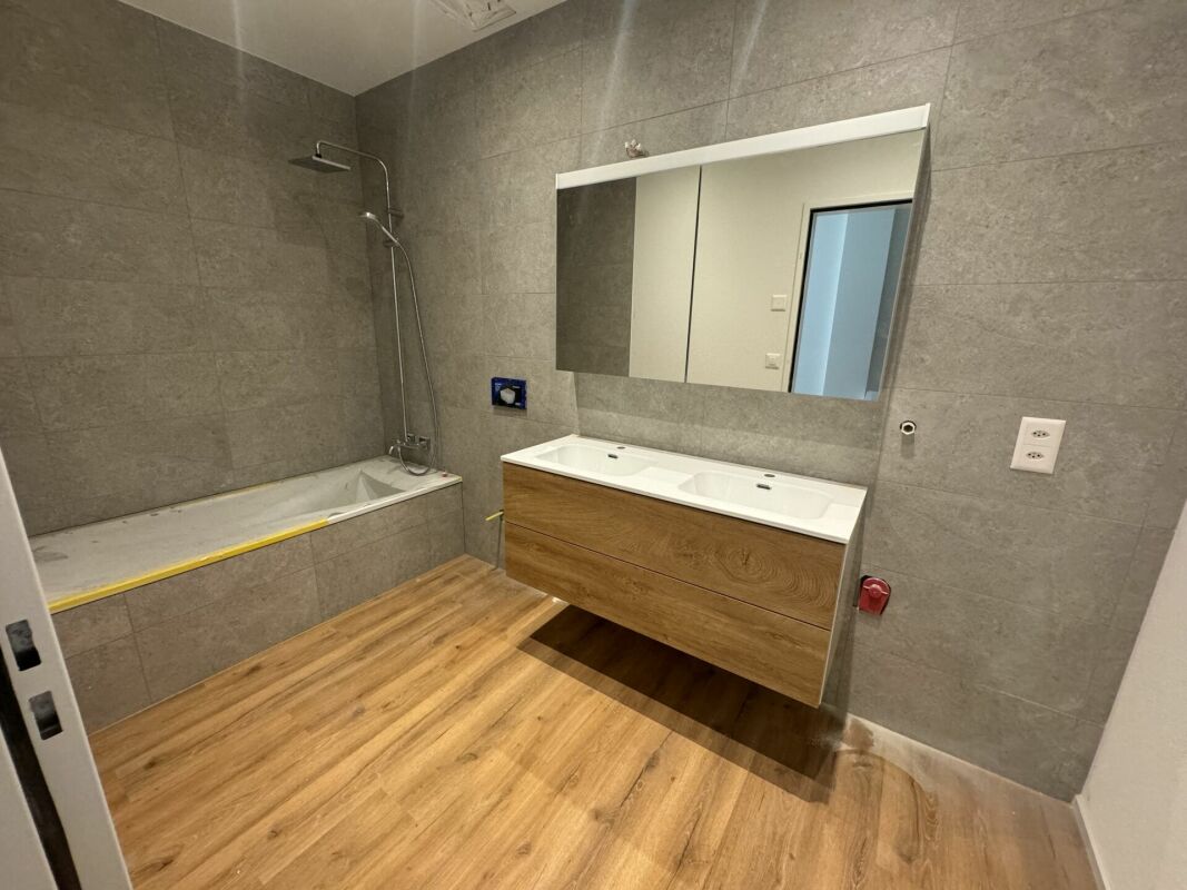 Fantastische Neubauwohnungen: (201) 4.5 Zimmer, grosse Terrassen, hohe Decken, Keller, WM/TU