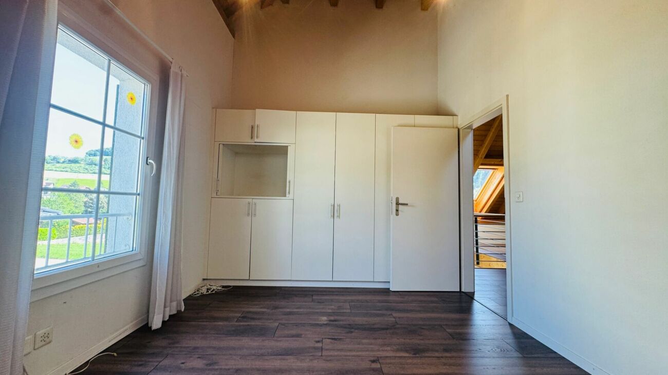 Freistehendes 4.5-Zimmer-Einfamilienhaus mit Pool, Sauna, Wintergarten, Doppelgarage & Aussicht
