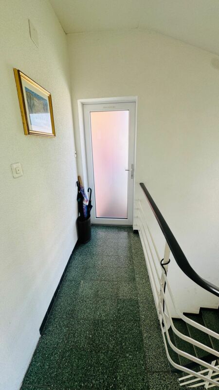 Grosszügige 5.5-Zimmer-Wohnung mit mehreren Balkonen, Carport, Parkplatz & viel Stauraum