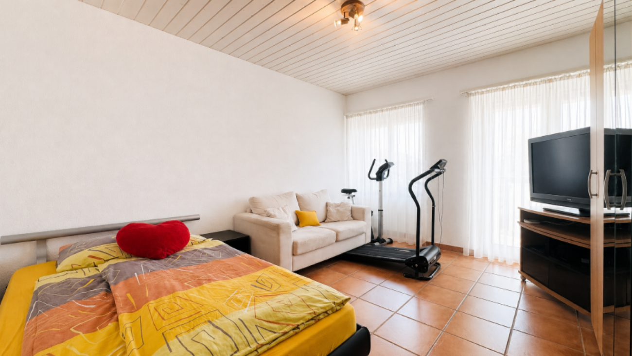 Grosszügige 5.5-Zimmer-Wohnung mit mehreren Balkonen, Carport, Parkplatz & viel Stauraum