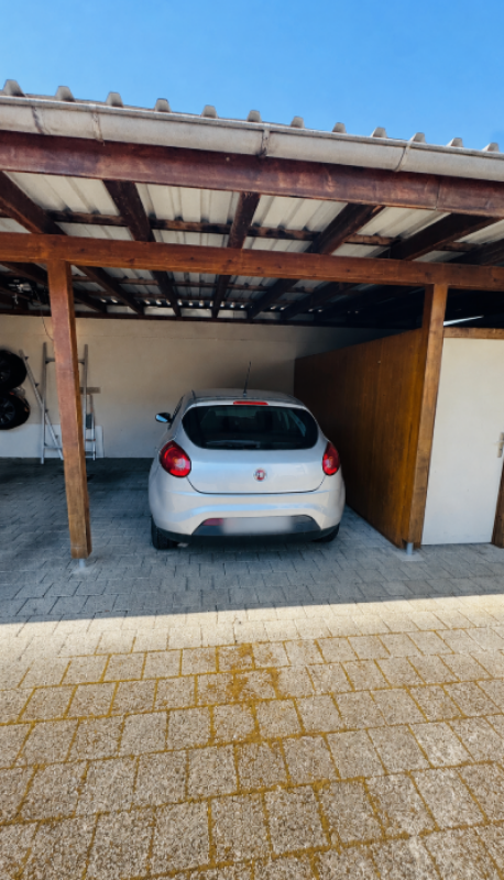 Grosszügige 5.5-Zimmer-Wohnung mit mehreren Balkonen, Carport, Parkplatz & viel Stauraum