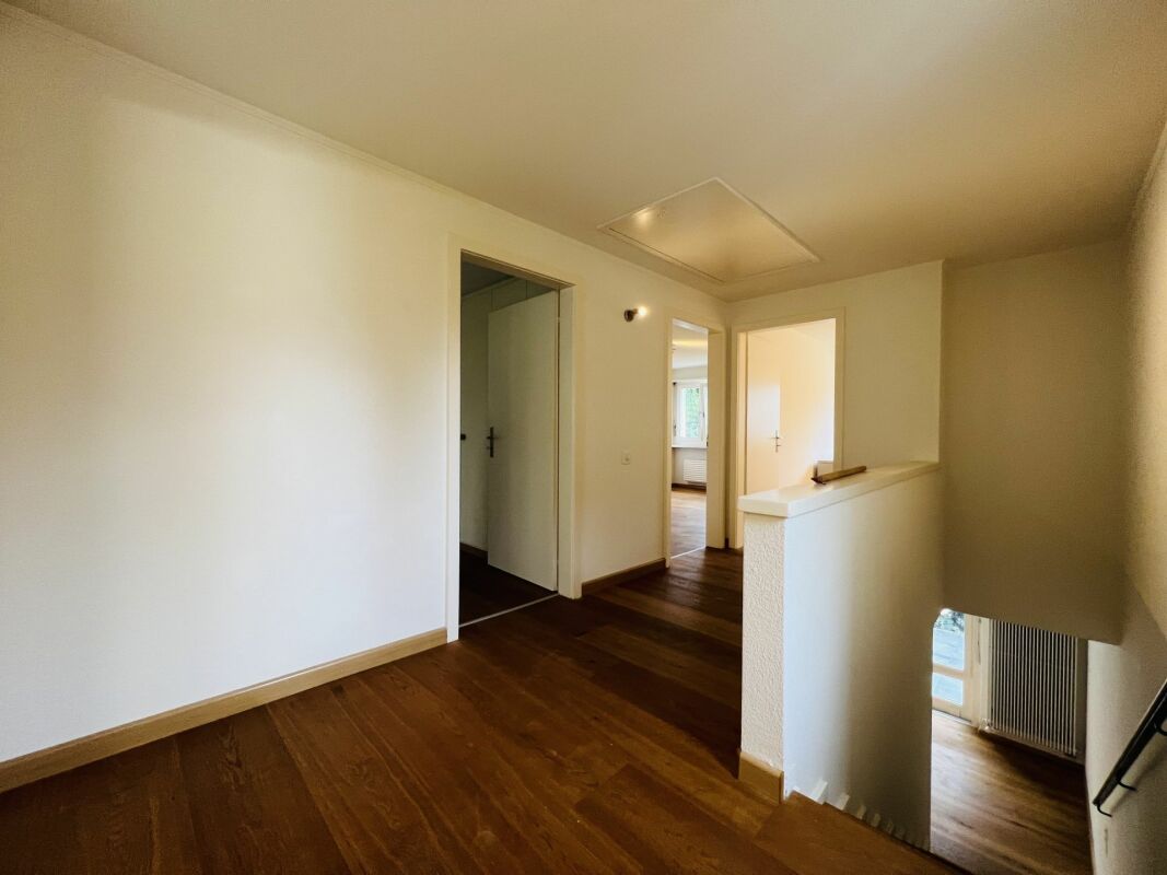 4.5-Einfamilienhaus mit Garten, Garagen-Box, Parkplatz an guter Lage