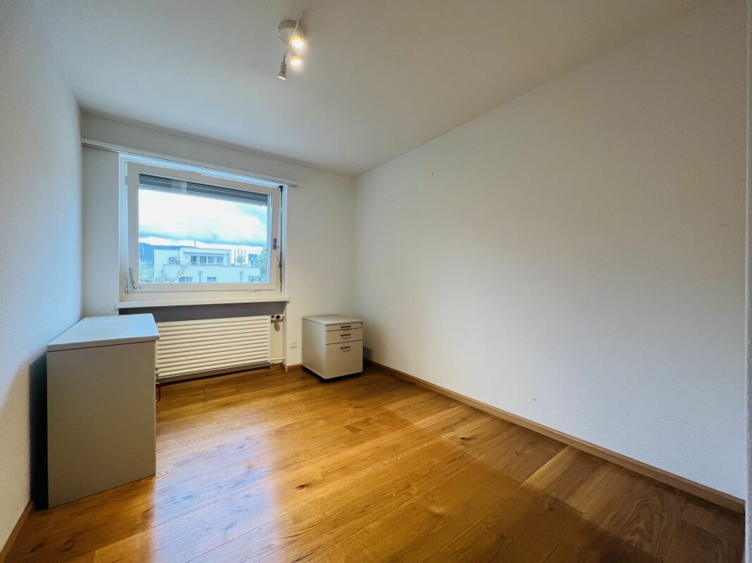 4.5-Einfamilienhaus mit Garten, Garagen-Box, Parkplatz an guter Lage