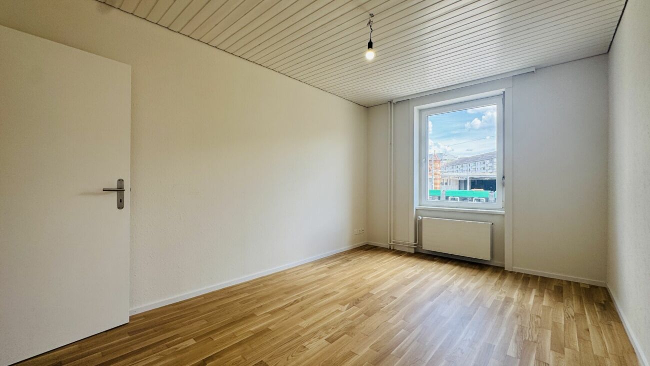 Erstbezug 2.5-Zimmer mit eigener WM/TU, grossem Balkon und Kellerabteil