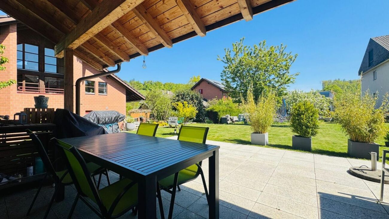 4.5-Zimmer-Eckreihenhaus mit Garten, Garage, Parkplatz & Pizzaofen in Giebenach