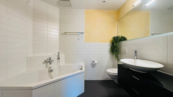 Gepflegte 5.5-Zimmer-Garten-Maisonettewohnung mit Wintergarten, Sitzplatz und Tiefgaragenplatz 12