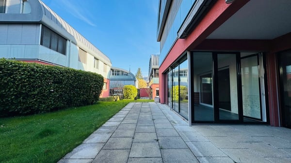 Gepflegte 5.5-Zimmer-Garten-Maisonettewohnung mit Wintergarten, Sitzplatz und Tiefgaragenplatz 1