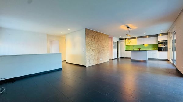 Gepflegte 5.5-Zimmer-Garten-Maisonettewohnung mit Wintergarten, Sitzplatz und Tiefgaragenplatz 3
