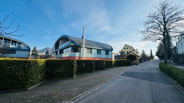 Gepflegte 5.5-Zimmer-Garten-Maisonettewohnung mit Wintergarten, Sitzplatz und Tiefgaragenplatz 14